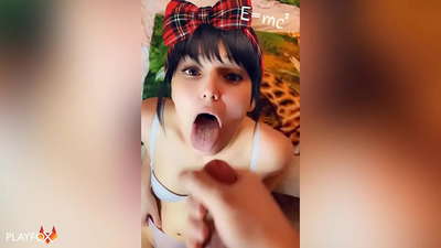 هاءِ اسڪول جي ڇوڪري پنهنجي وات ۾ پهريون ڪم هڪ ڪلاس ميٽ کان وٺي ٿي